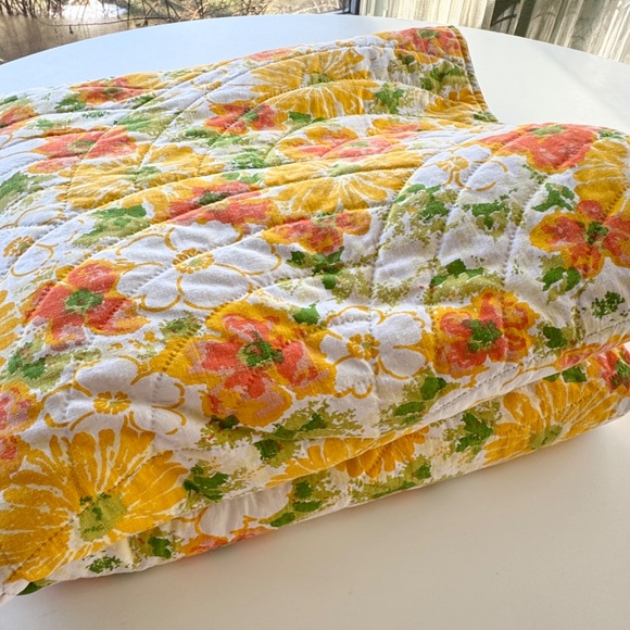 Vintage 1970s quilted comforter, orange yellow green flowers, handmade, twin - Picture 8 of 8